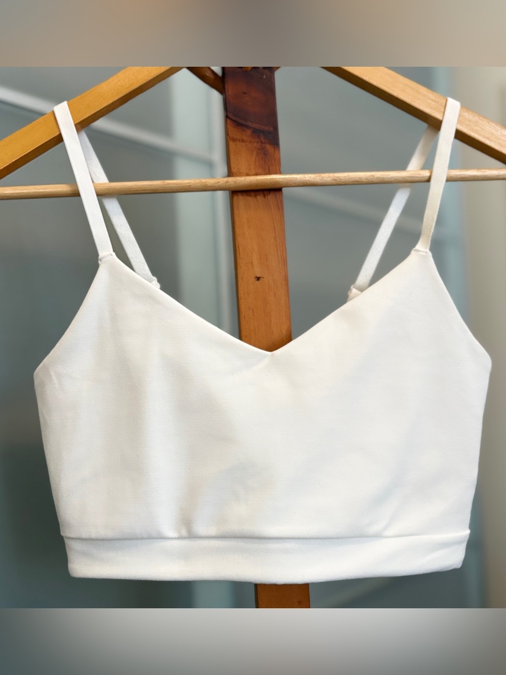 H&M Sport White V Neck Longline Sports Bra Crop Cami Top Size Medium
